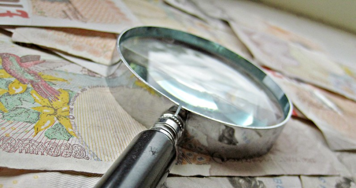 Wide magnifying glass