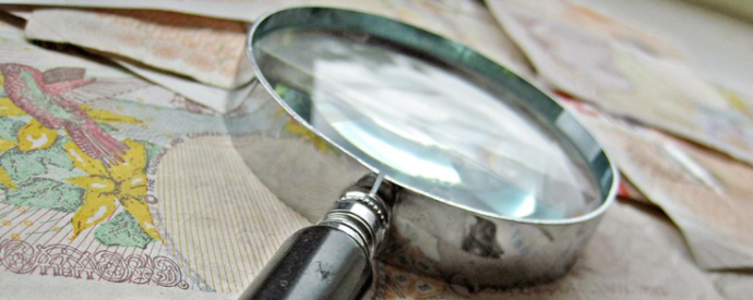 Wide magnifying glass