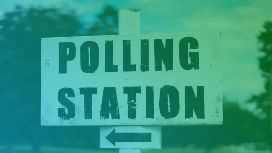 A black and white sign showing the words Polling Station and a left pointing arrow